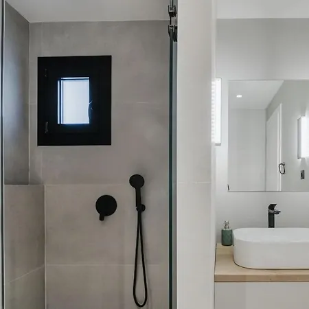 Appartement Bask - Glamorous 2 Bedroom In Athènes